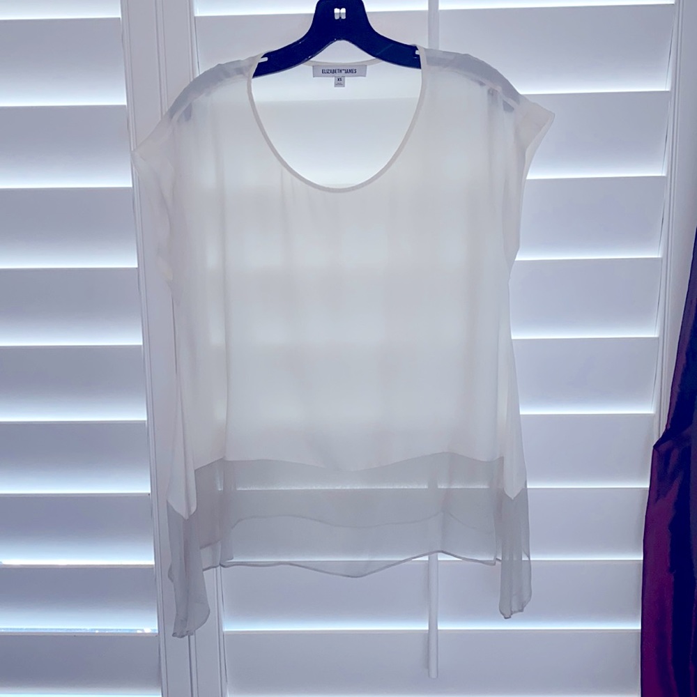Elizabeth and James blouse in white.size xs but it fits medium also.